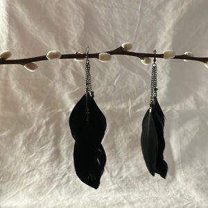 Boho chic Black Feather Earrings